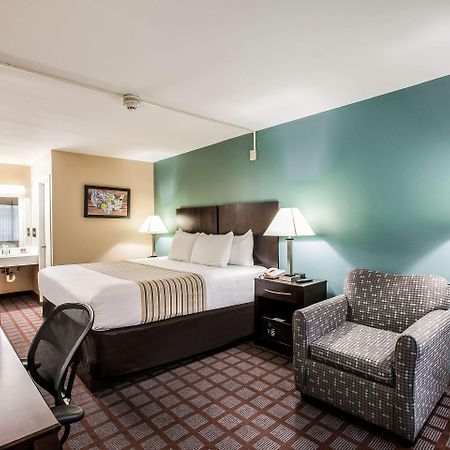 Super 8 By Wyndham Meadowlands Hotel Carlstadt Ngoại thất bức ảnh